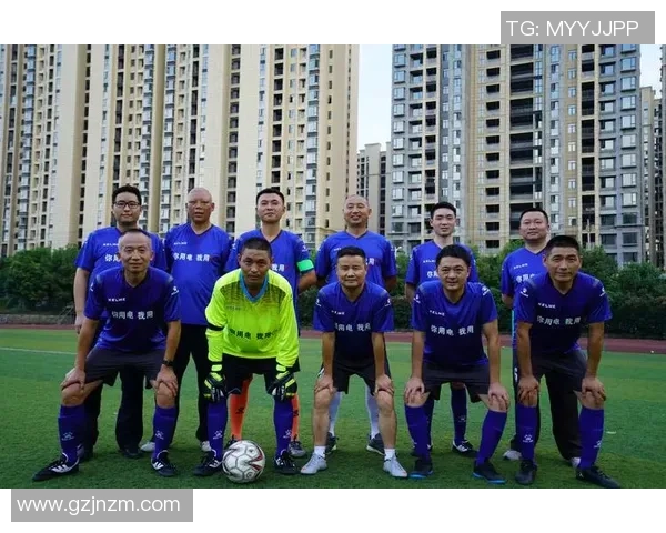 球星足球素描展现绿茵激情与运动之美